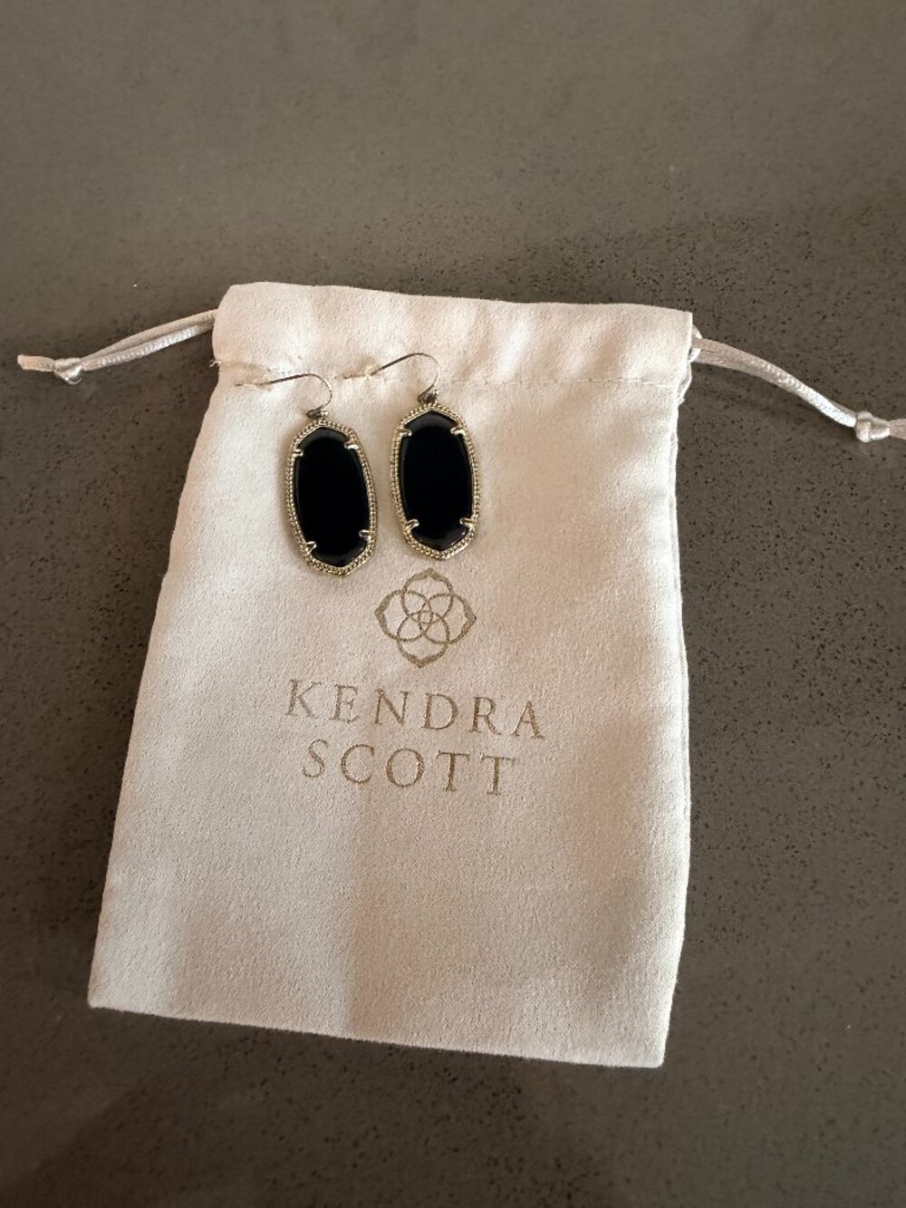 ✨ Kendra Scott Elle Gold Drop Earrings in Black
